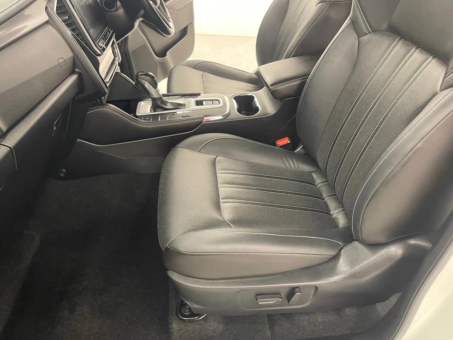 2021 Isuzu MU-X Gallery Image 17