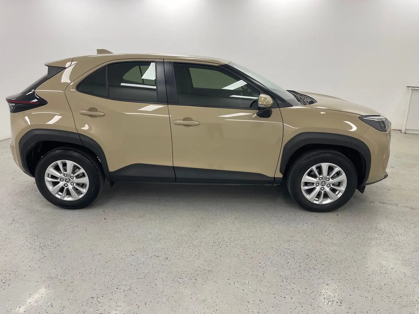 2022 Toyota Yaris Cross Gallery Image 2