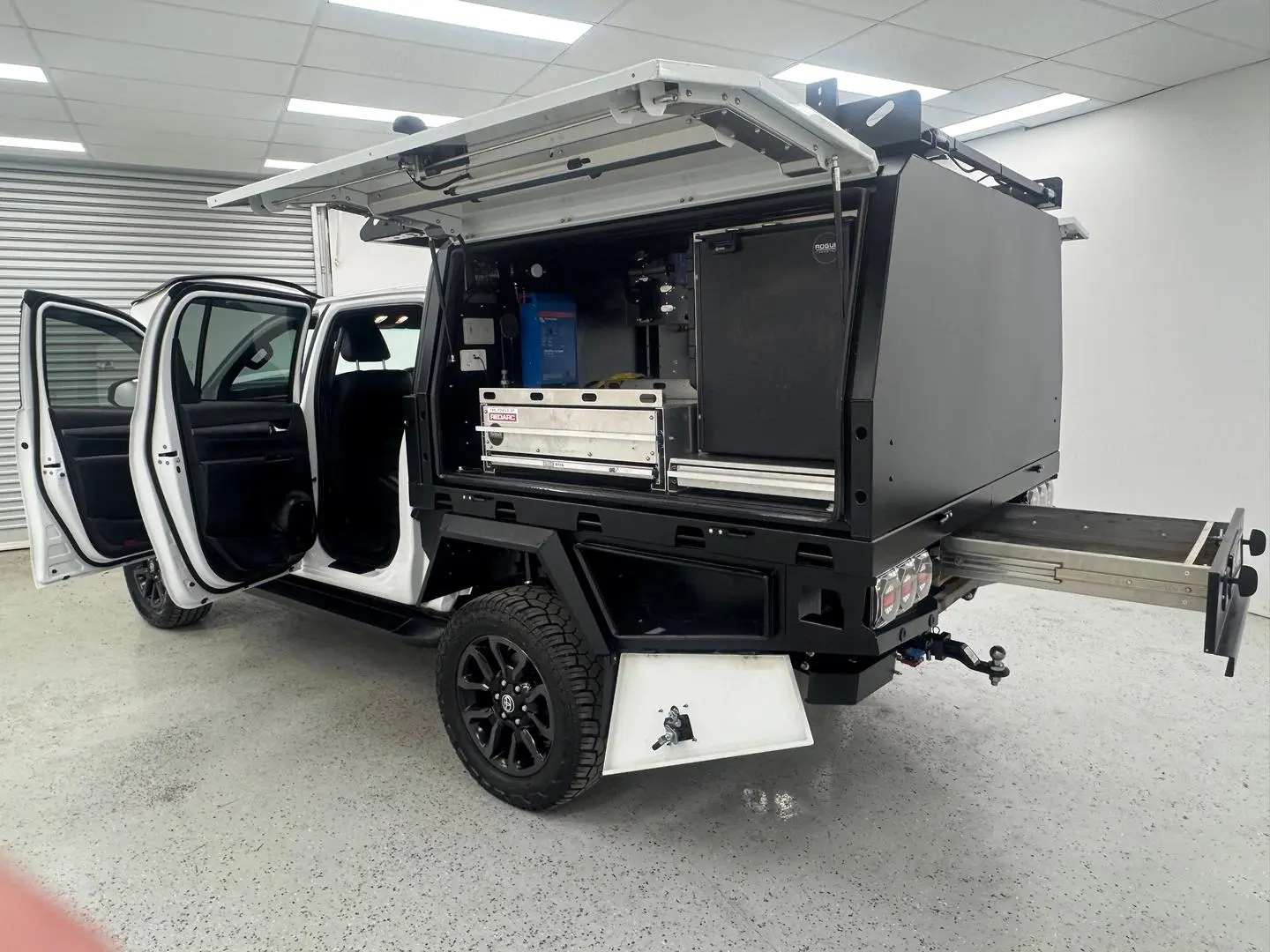 2023 Toyota Hilux Gallery Image 10