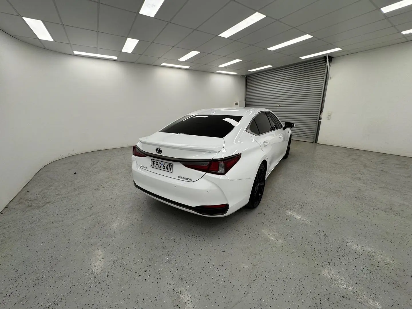 2022 Lexus ES Gallery Image 3