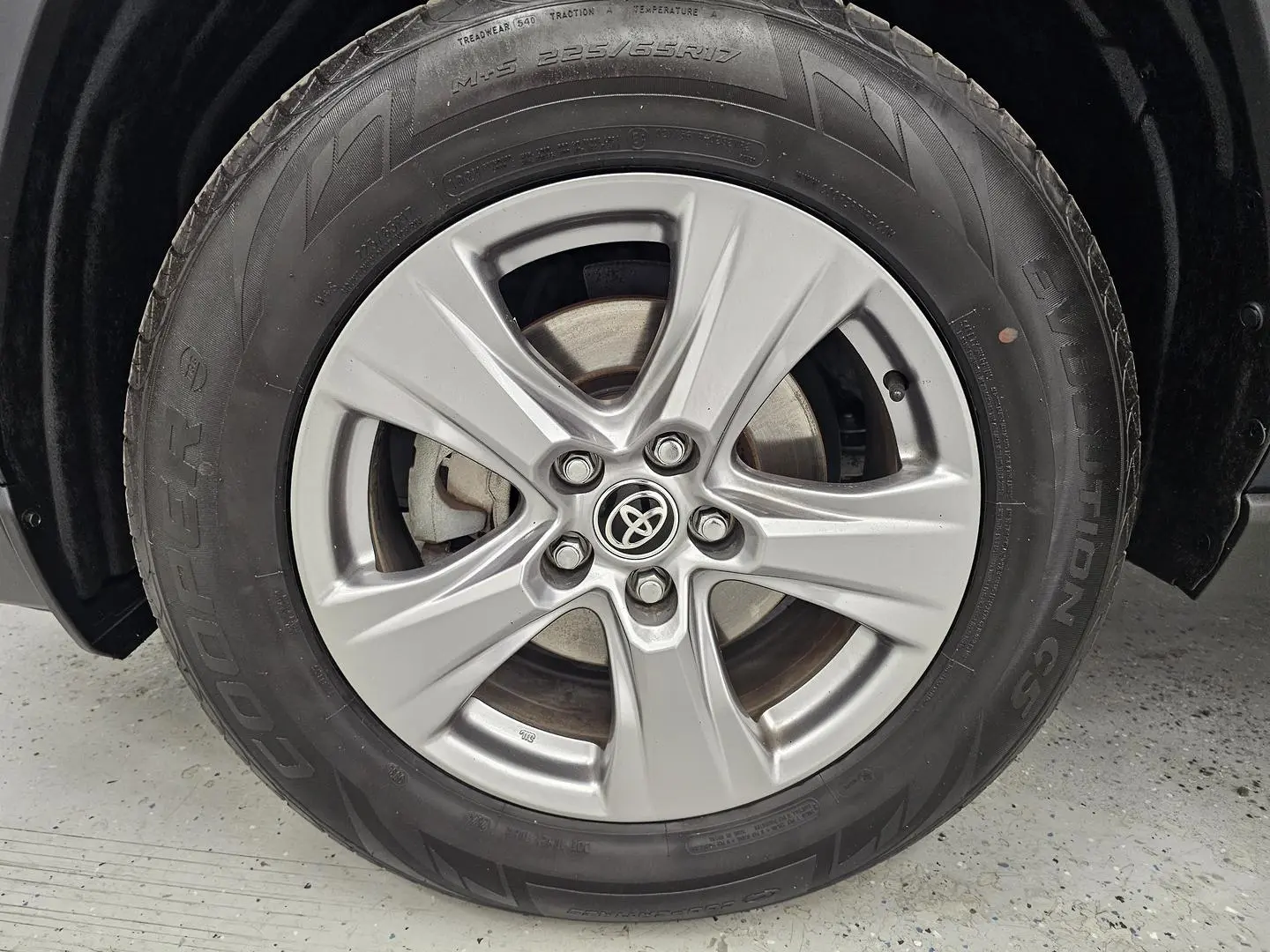 2022 Toyota RAV4 Gallery Image 9