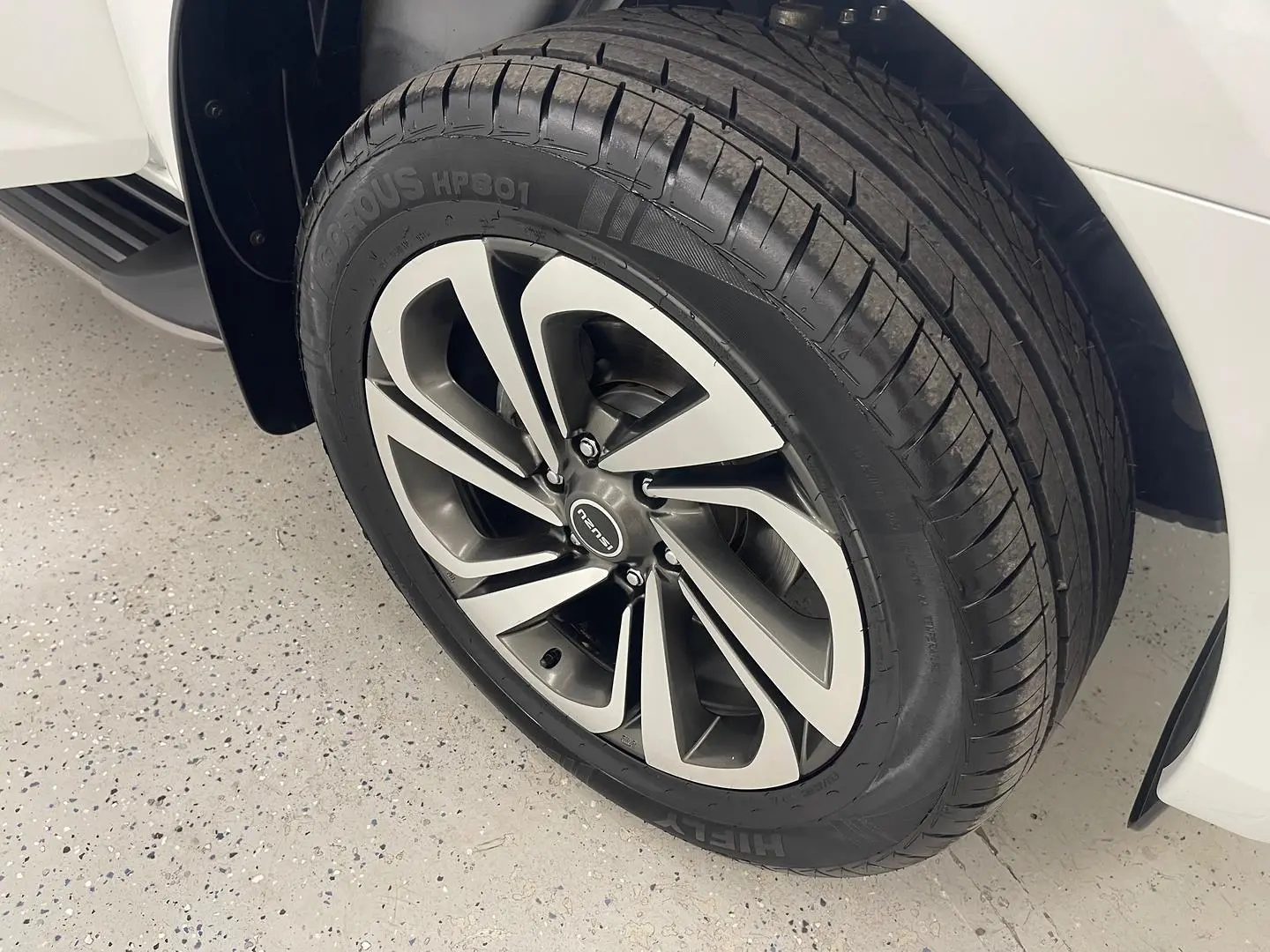 2021 Isuzu MU-X Gallery Image 16