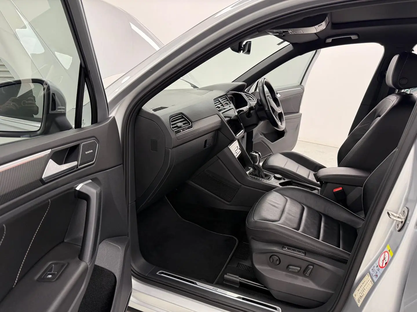 2021 Volkswagen Tiguan Gallery Image 10