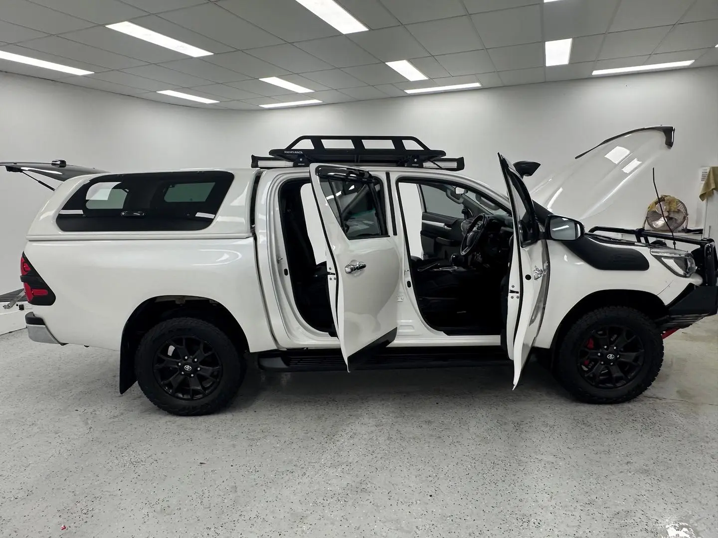 2018 Toyota Hilux Gallery Image 9