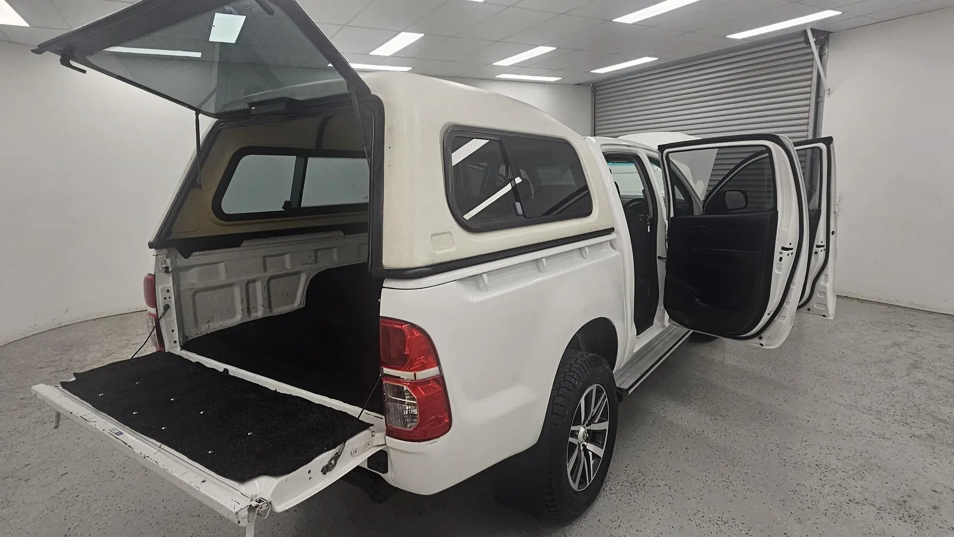 2015 Toyota Hilux Gallery Image 19