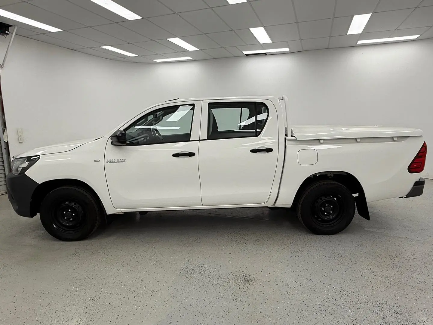 2018 Toyota Hilux Gallery Image 6
