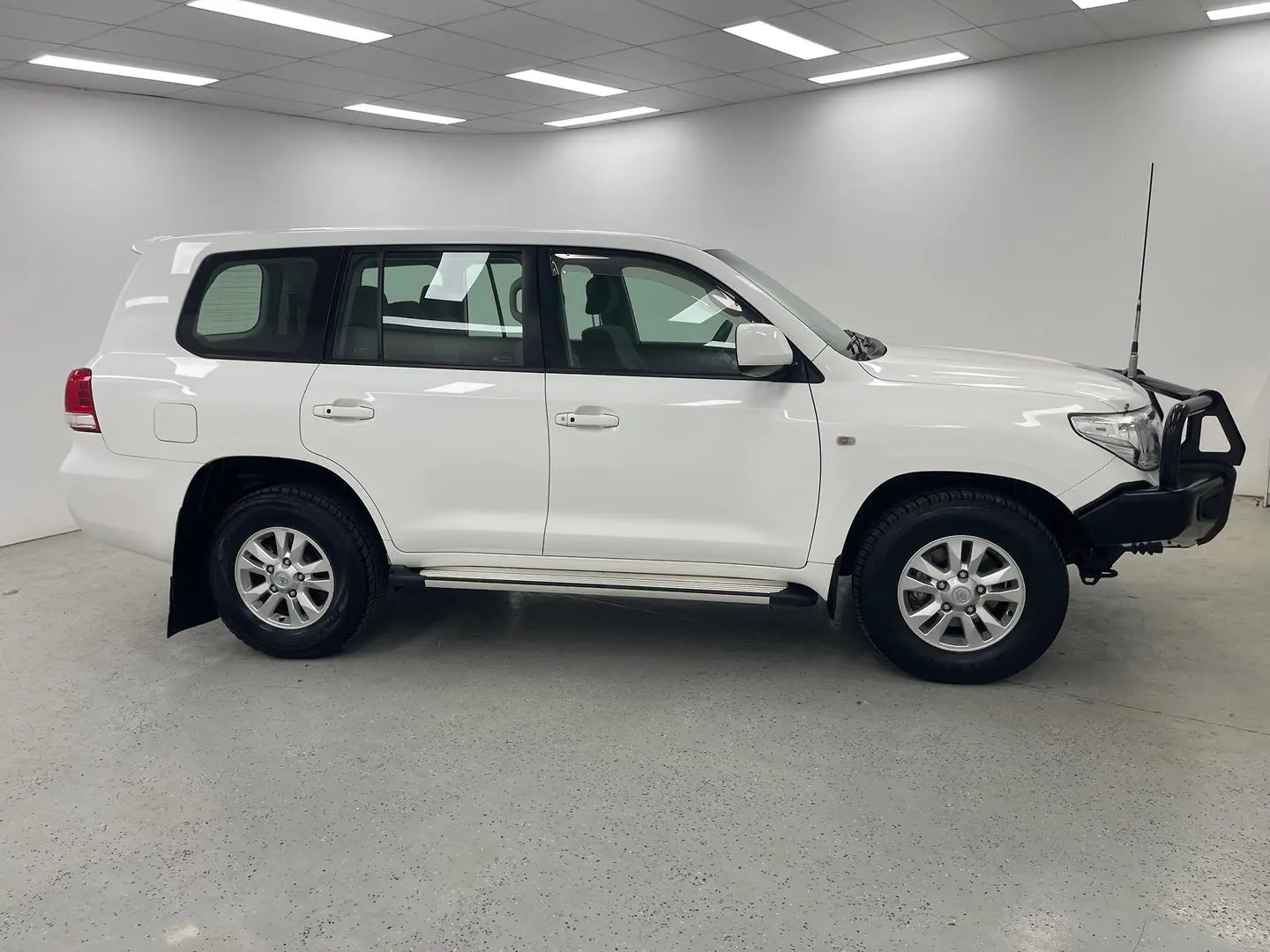 2010 Toyota Landcruiser Gallery Image 2