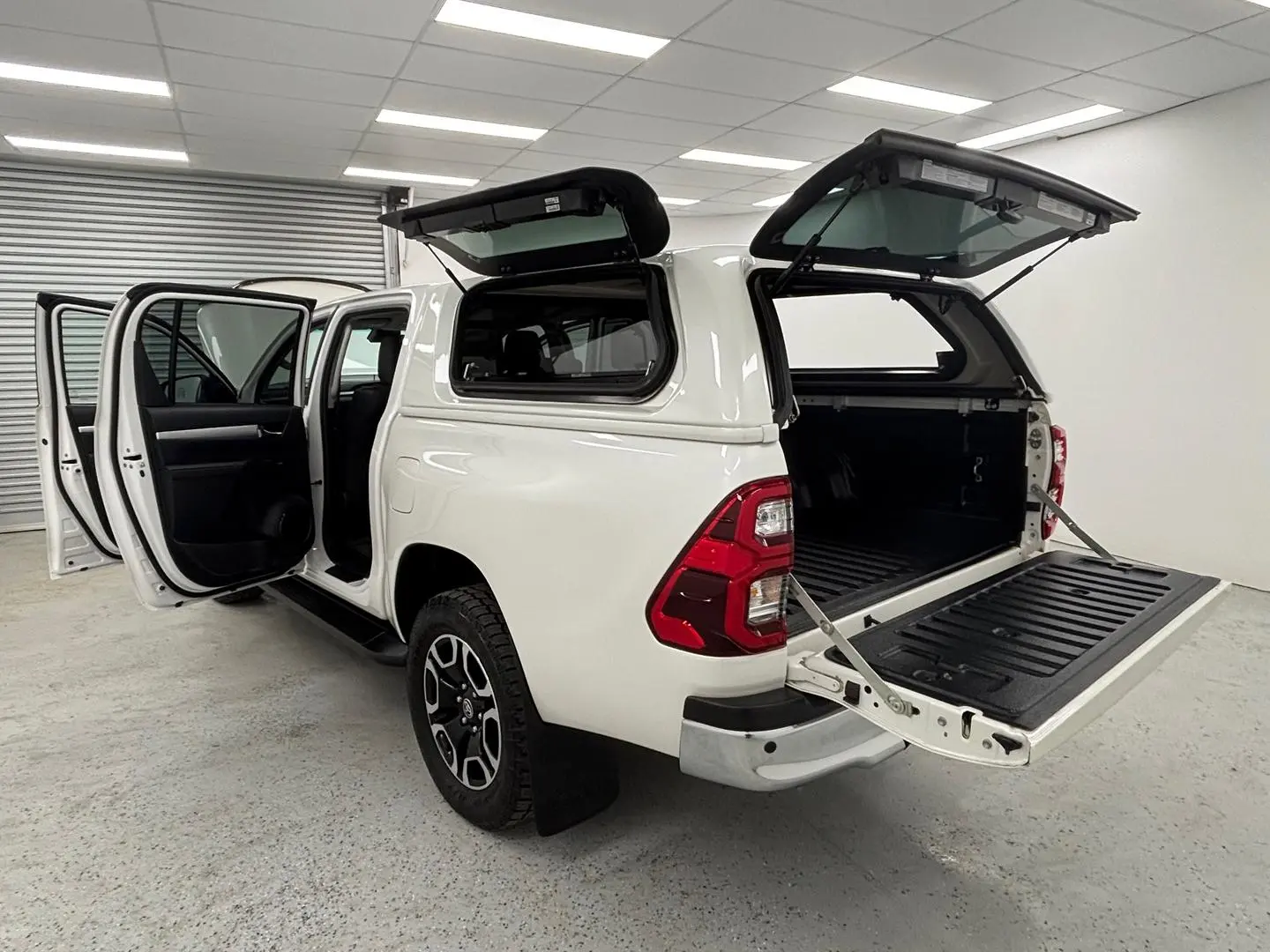 2021 Toyota Hilux Gallery Image 13