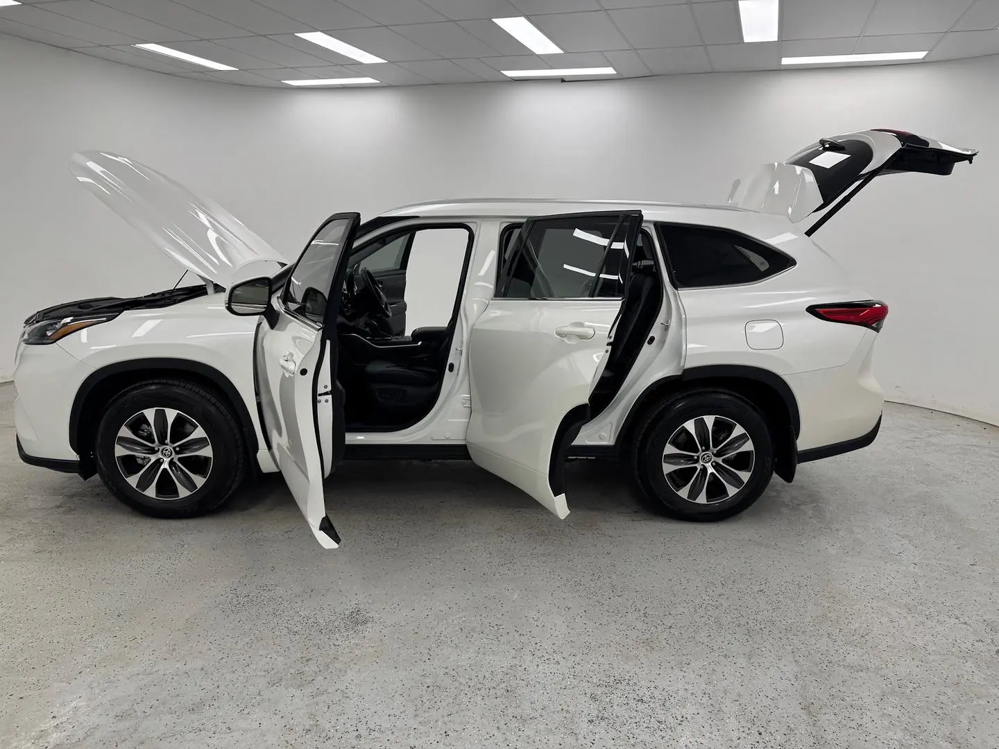 2021 Toyota Kluger Gallery Image 11