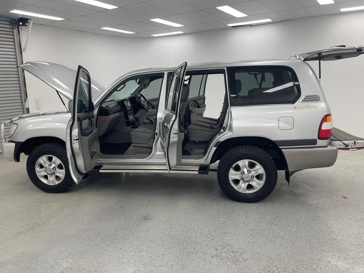 2006 Toyota Landcruiser Gallery Image 13