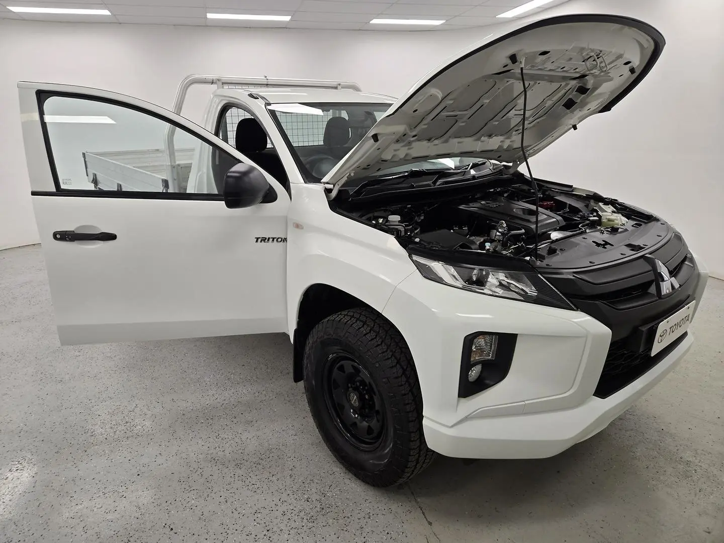 2021 Mitsubishi Triton Gallery Image 8