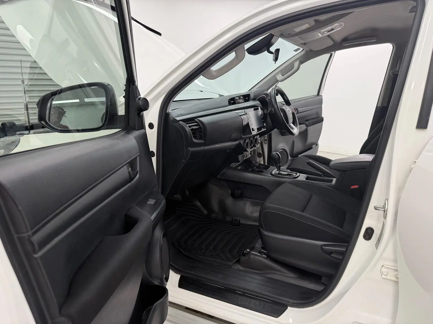 2022 Toyota Hilux Gallery Image 10