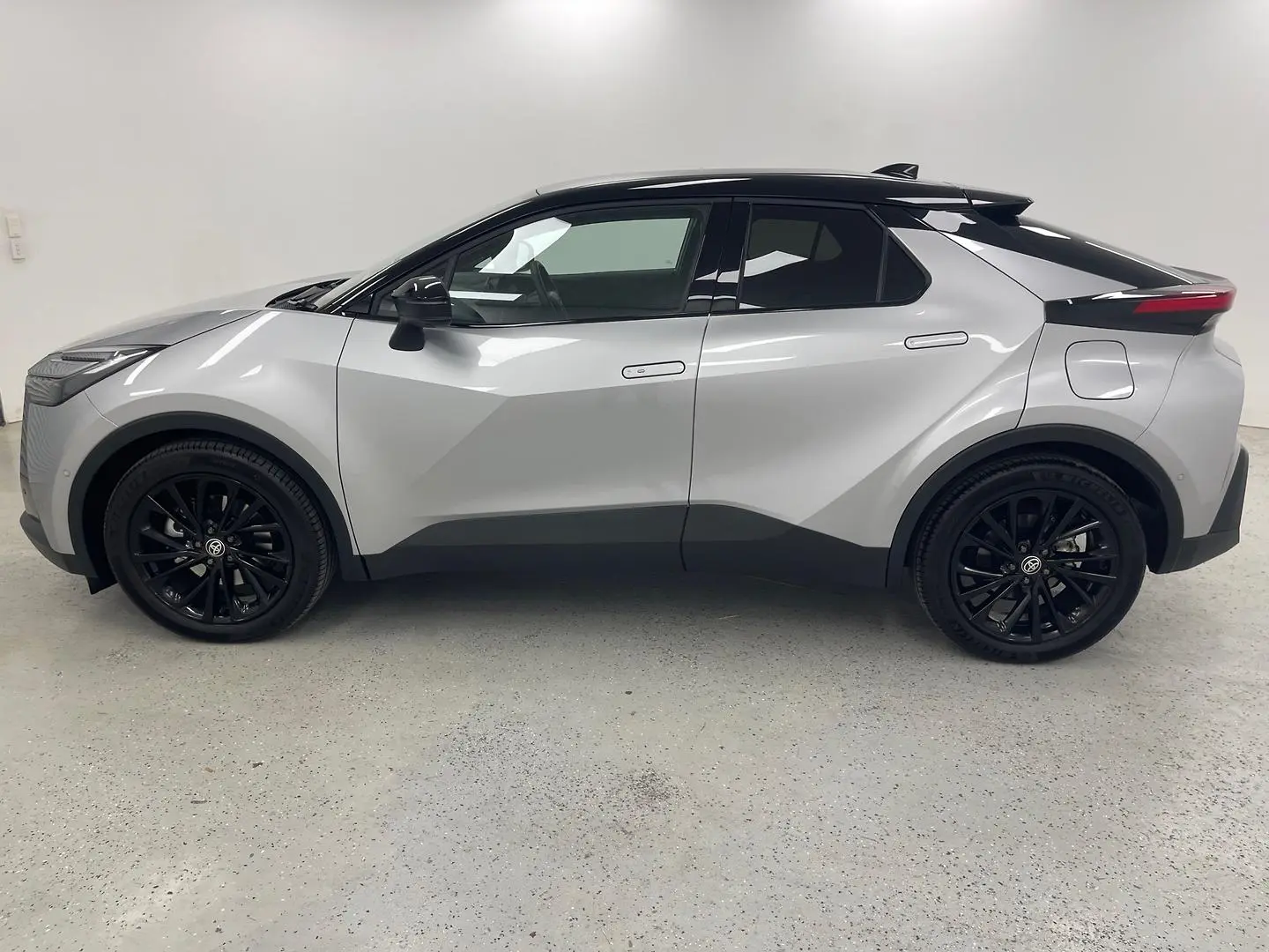 2025 Toyota C-HR Gallery Image 6