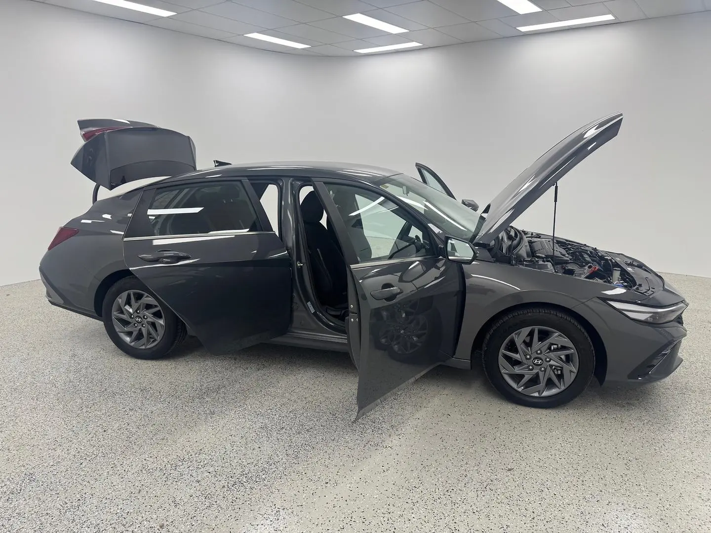 2024 Hyundai i30 Gallery Image 8