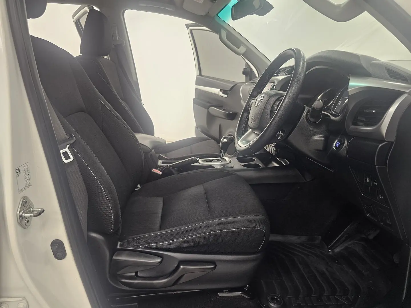 2021 Toyota Hilux Gallery Image 23