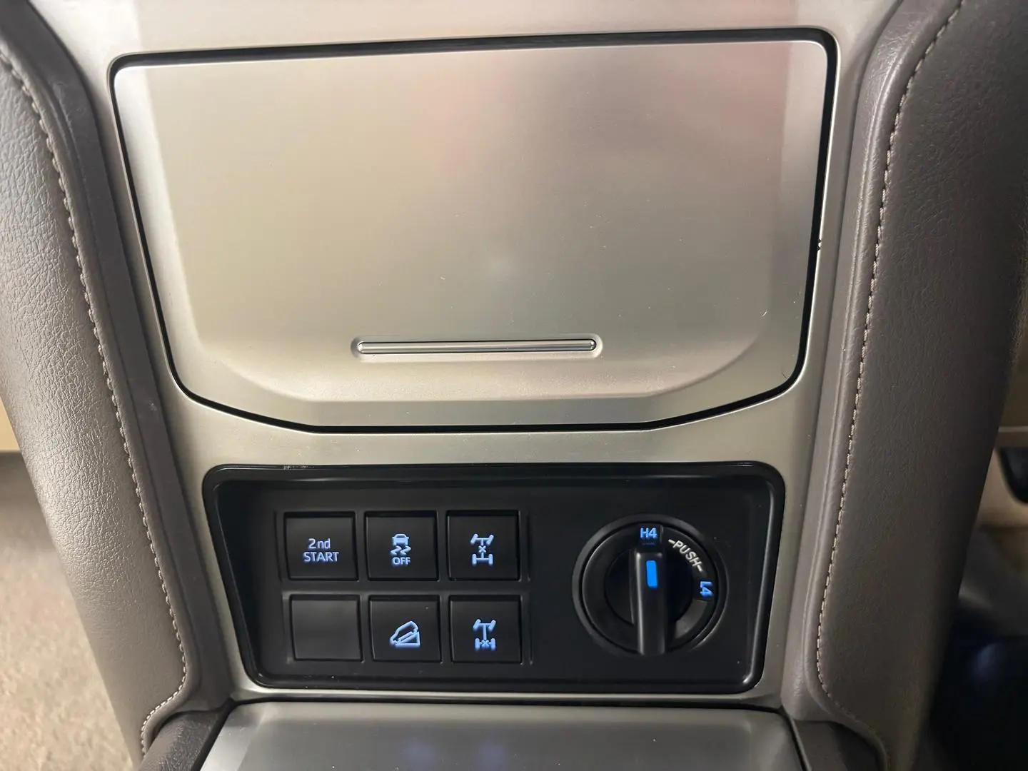 2023 Toyota Landcruiser Prado Gallery Image 34