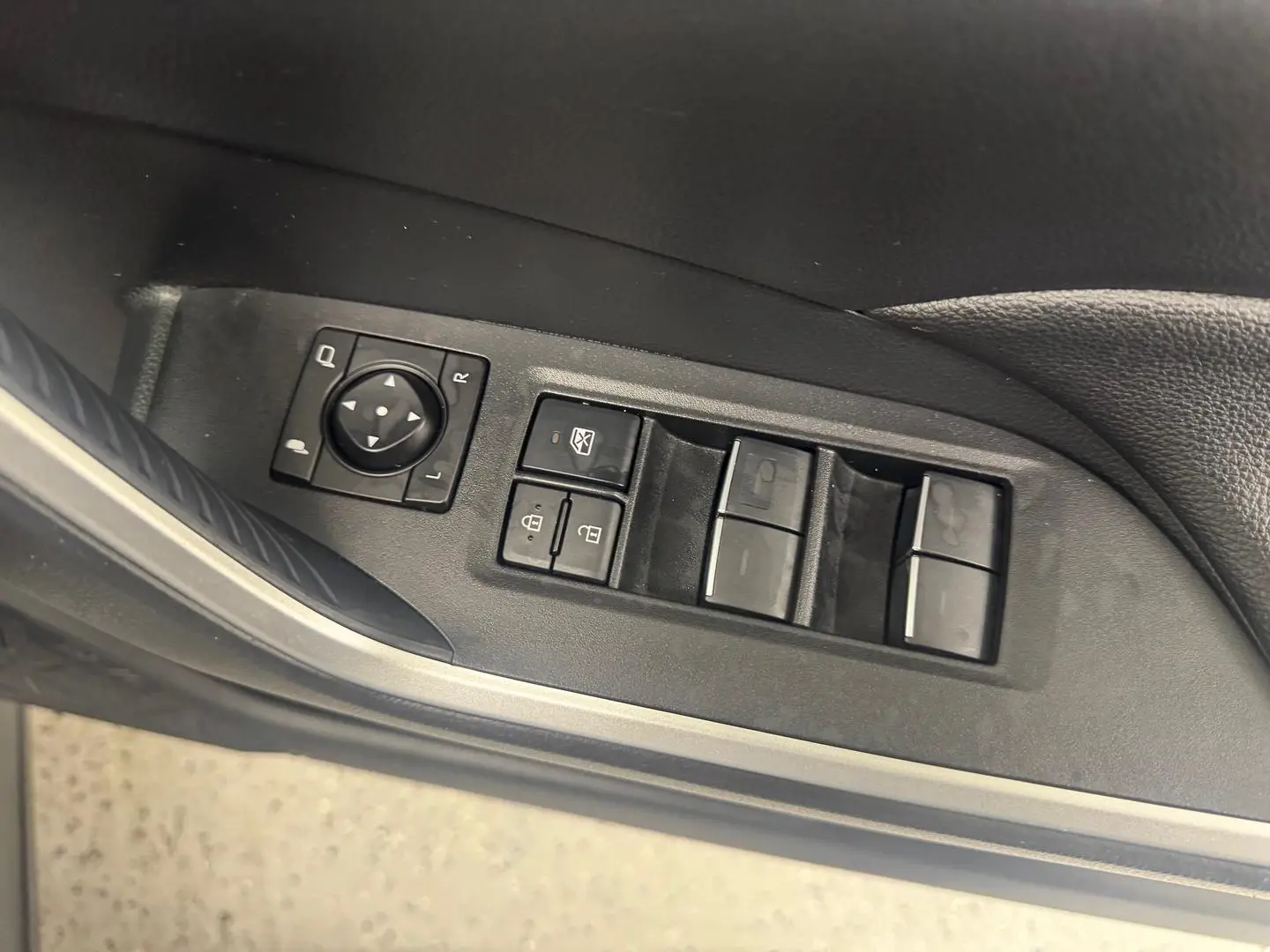 2022 Toyota RAV4 Gallery Image 16