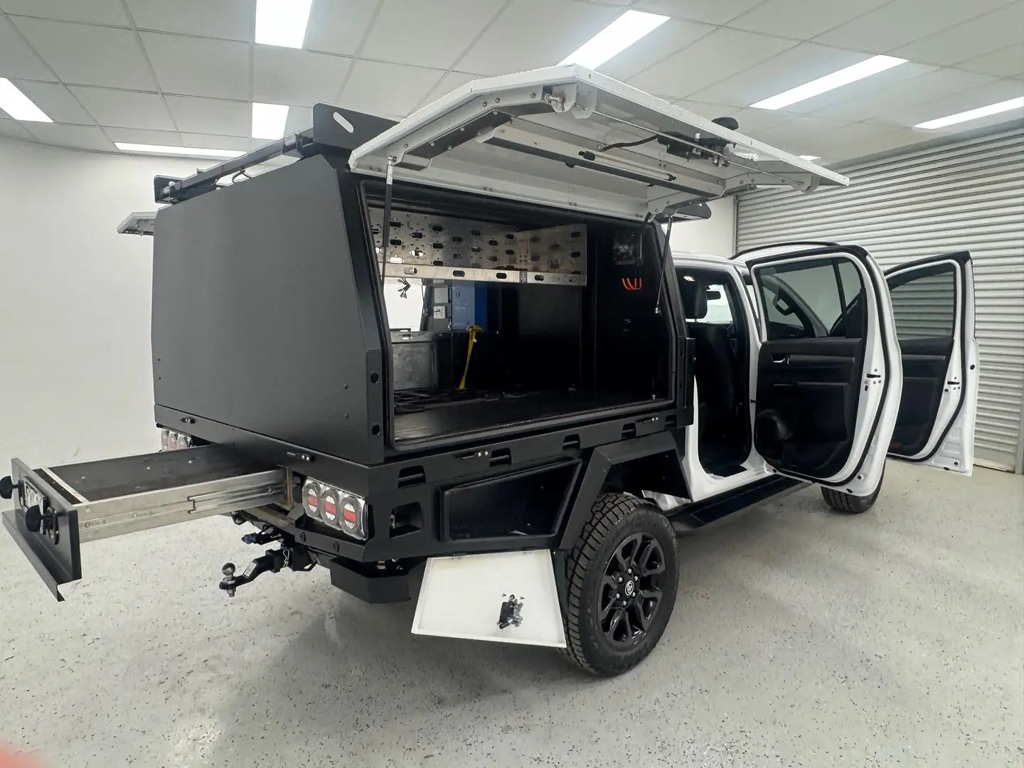 2023 Toyota Hilux Gallery Image 9