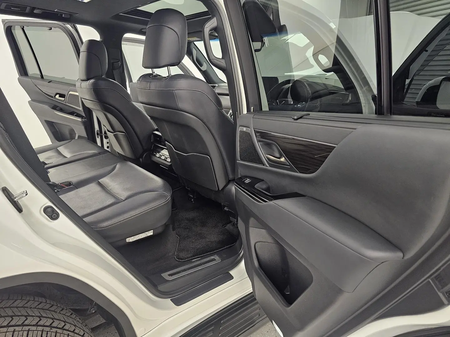 2023 Lexus LX Gallery Image 21