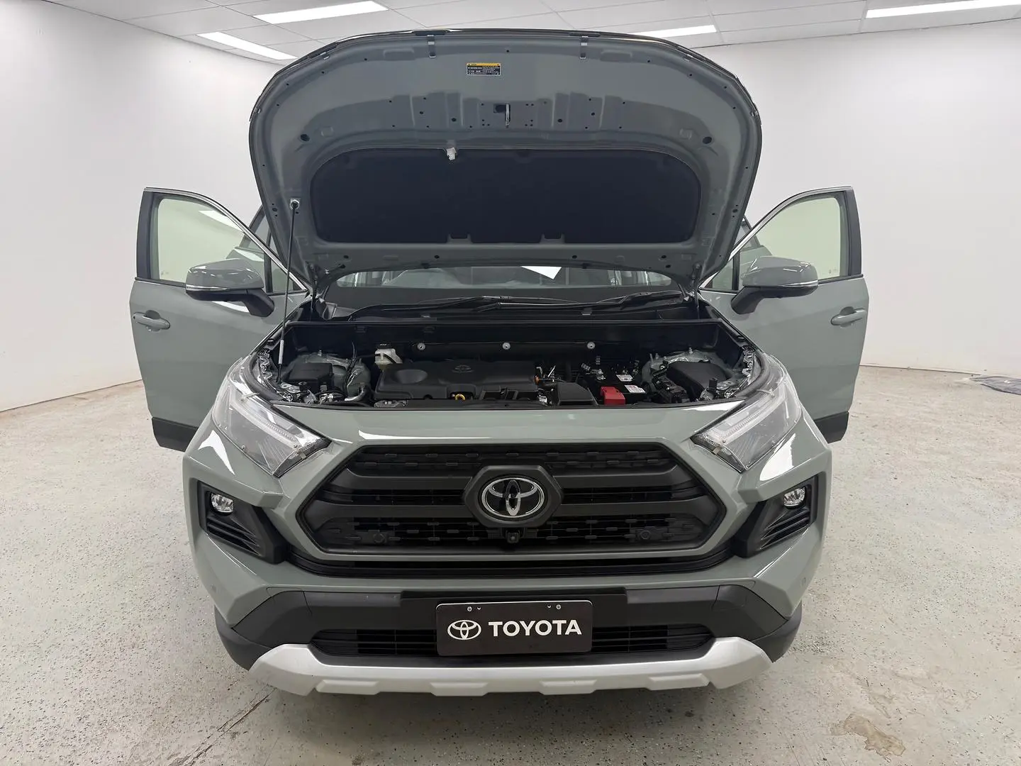 2023 Toyota RAV4 Gallery Image 19