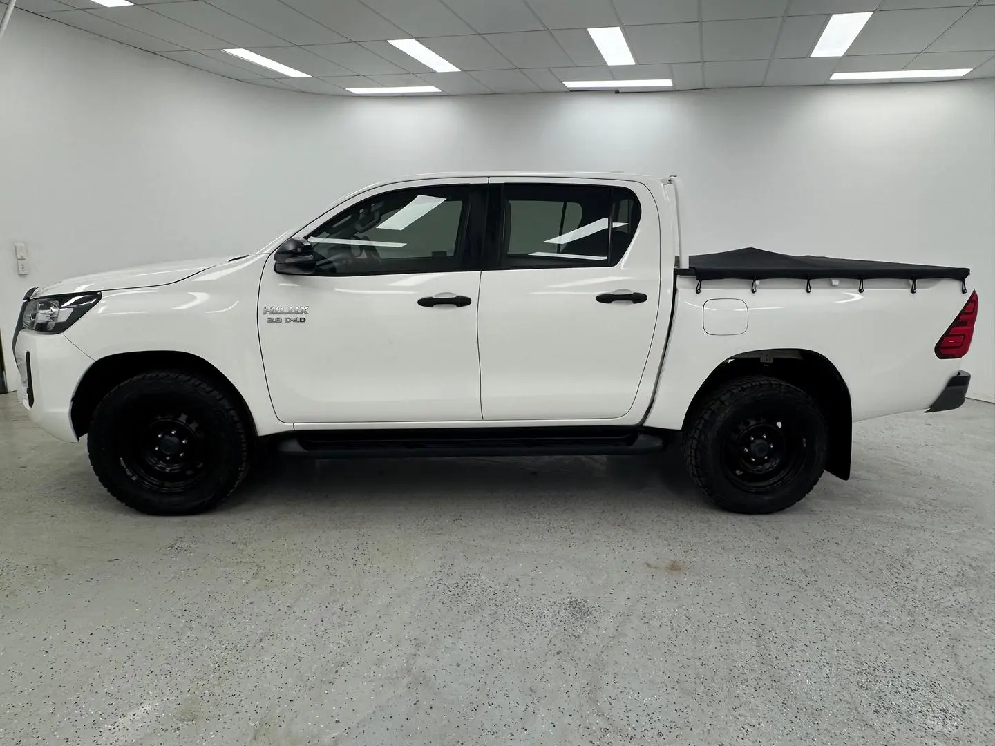 2022 Toyota Hilux Gallery Image 2