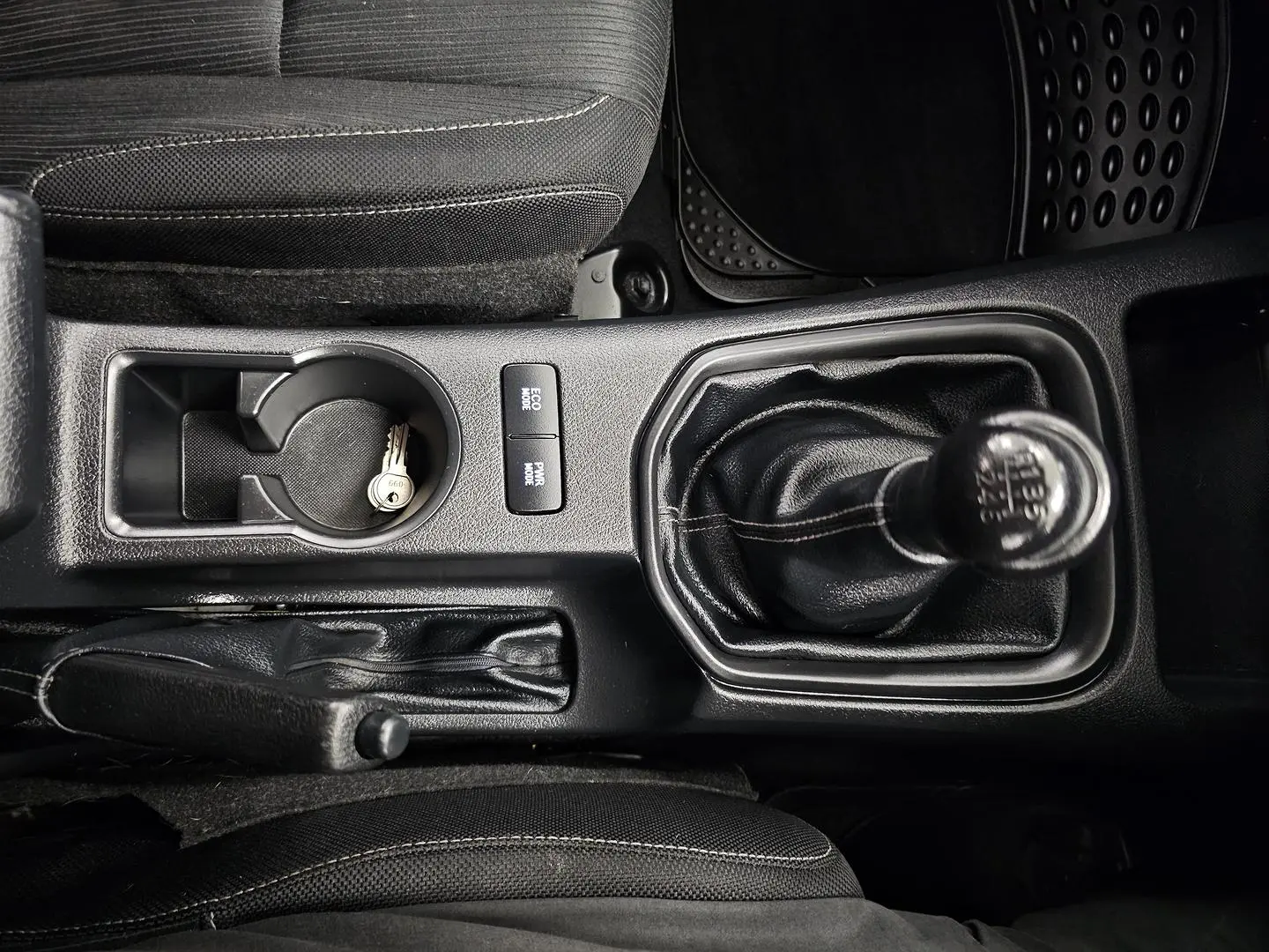 2015 Toyota Hilux Gallery Image 32