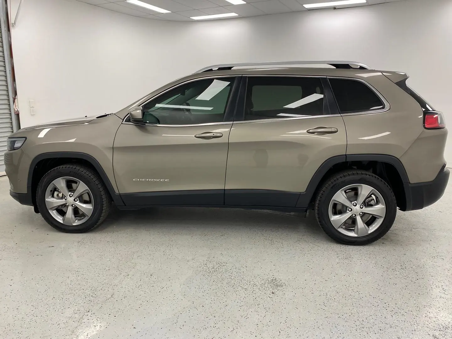 2019 Jeep Cherokee Image 6