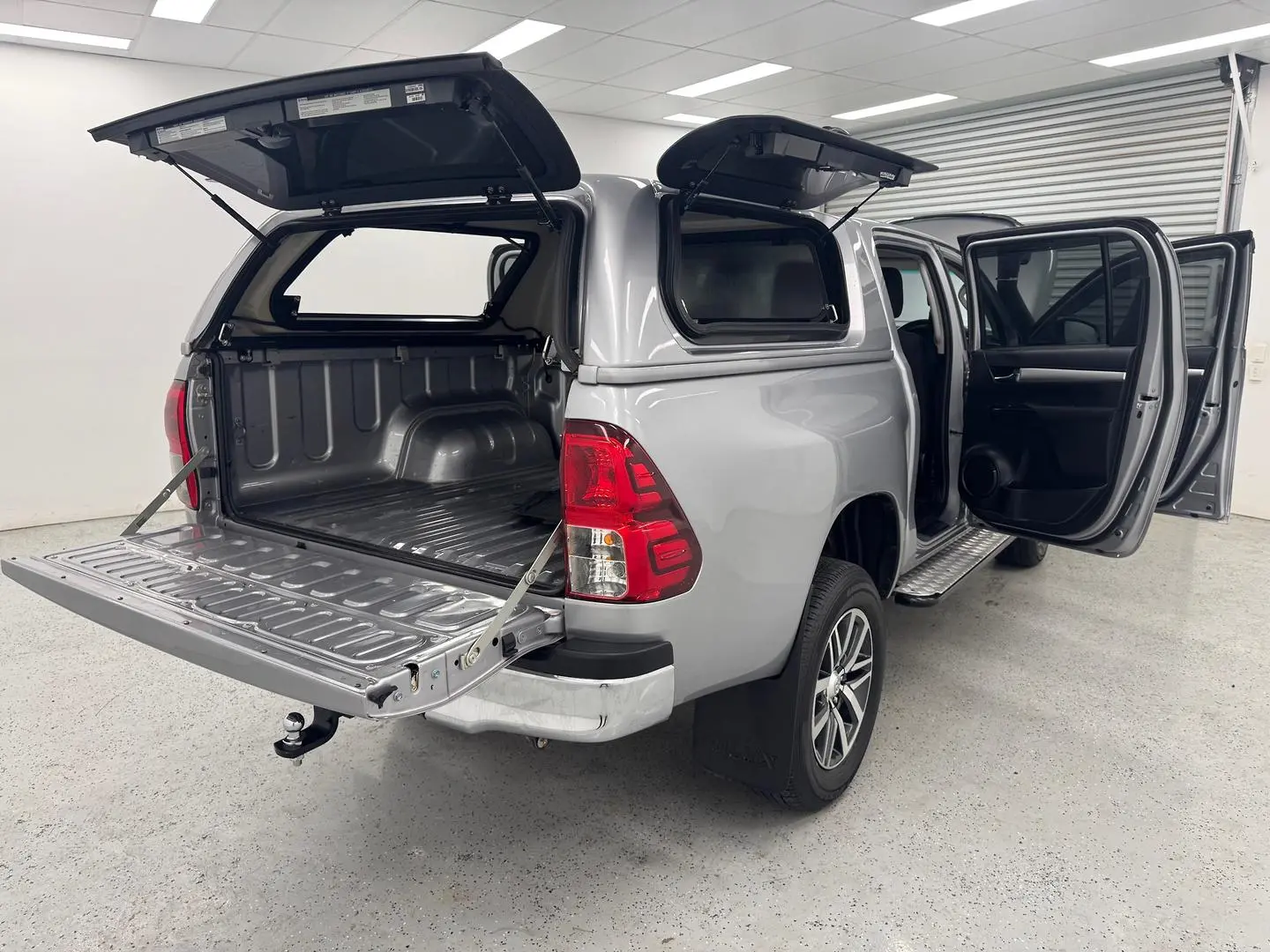 2018 Toyota Hilux Gallery Image 9
