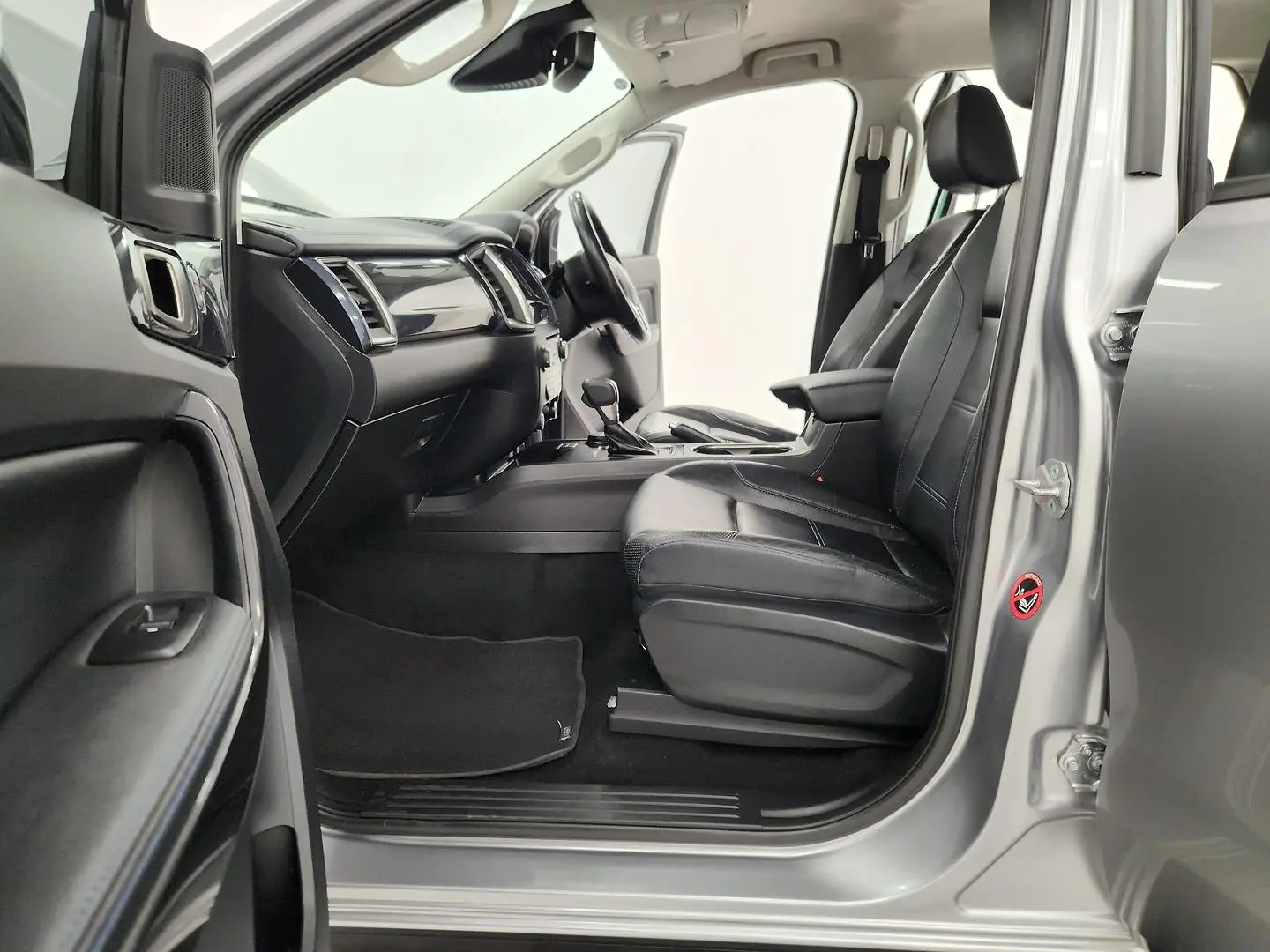 2021 Ford Everest Gallery Image 18