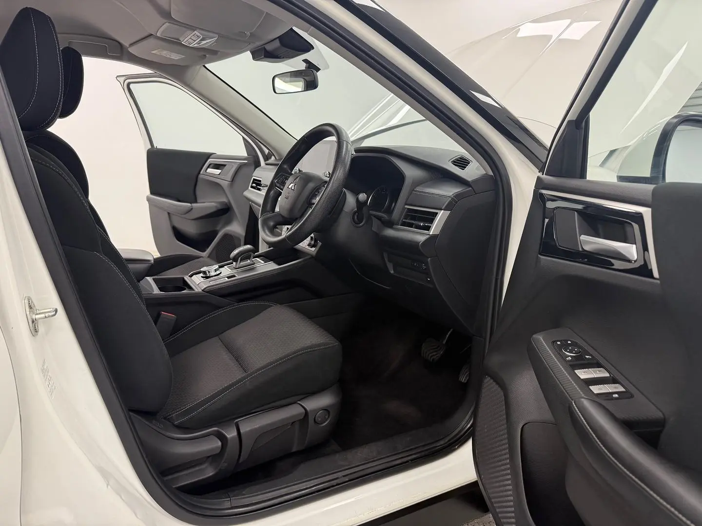 2022 Mitsubishi Outlander Gallery Image 21