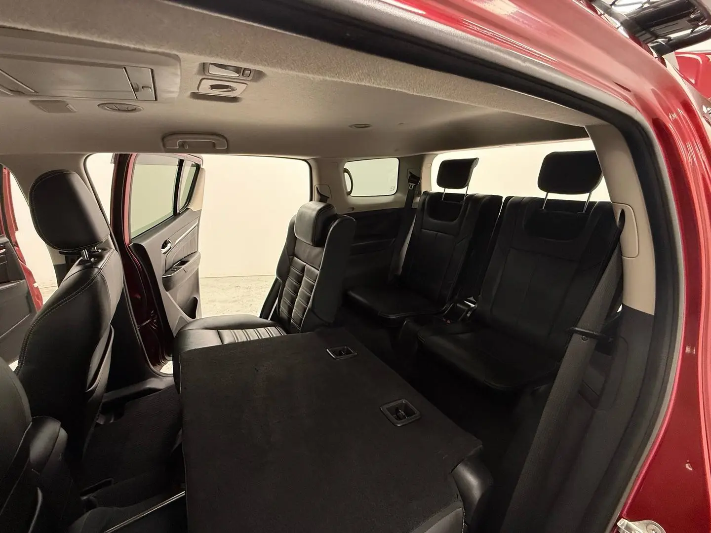2020 Isuzu MU-X Gallery Image 13