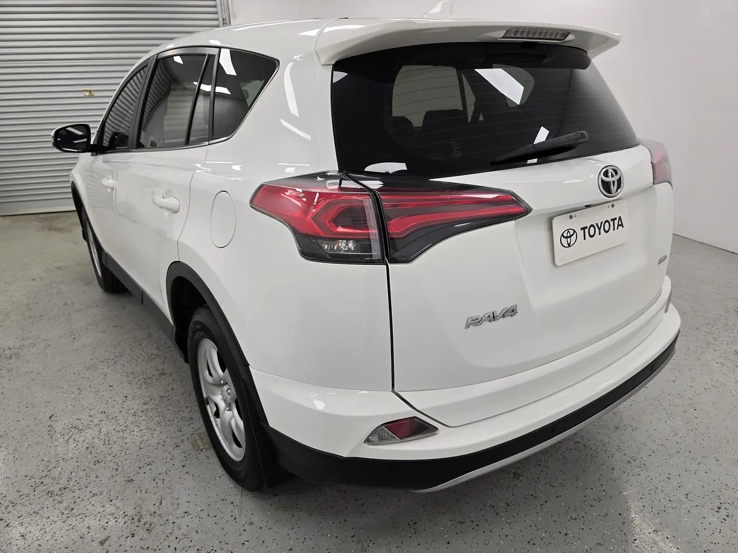 2018 Toyota Rav4 Gallery Image 5