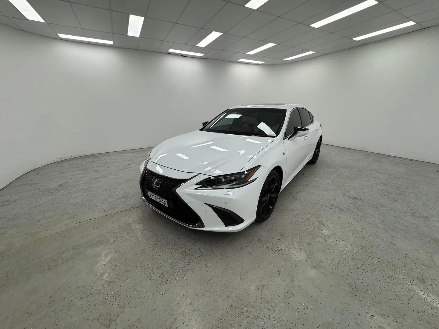 2022 Lexus ES Gallery Image 6