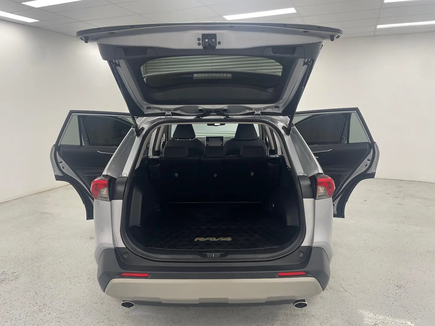 2022 Toyota RAV4 Gallery Image 11