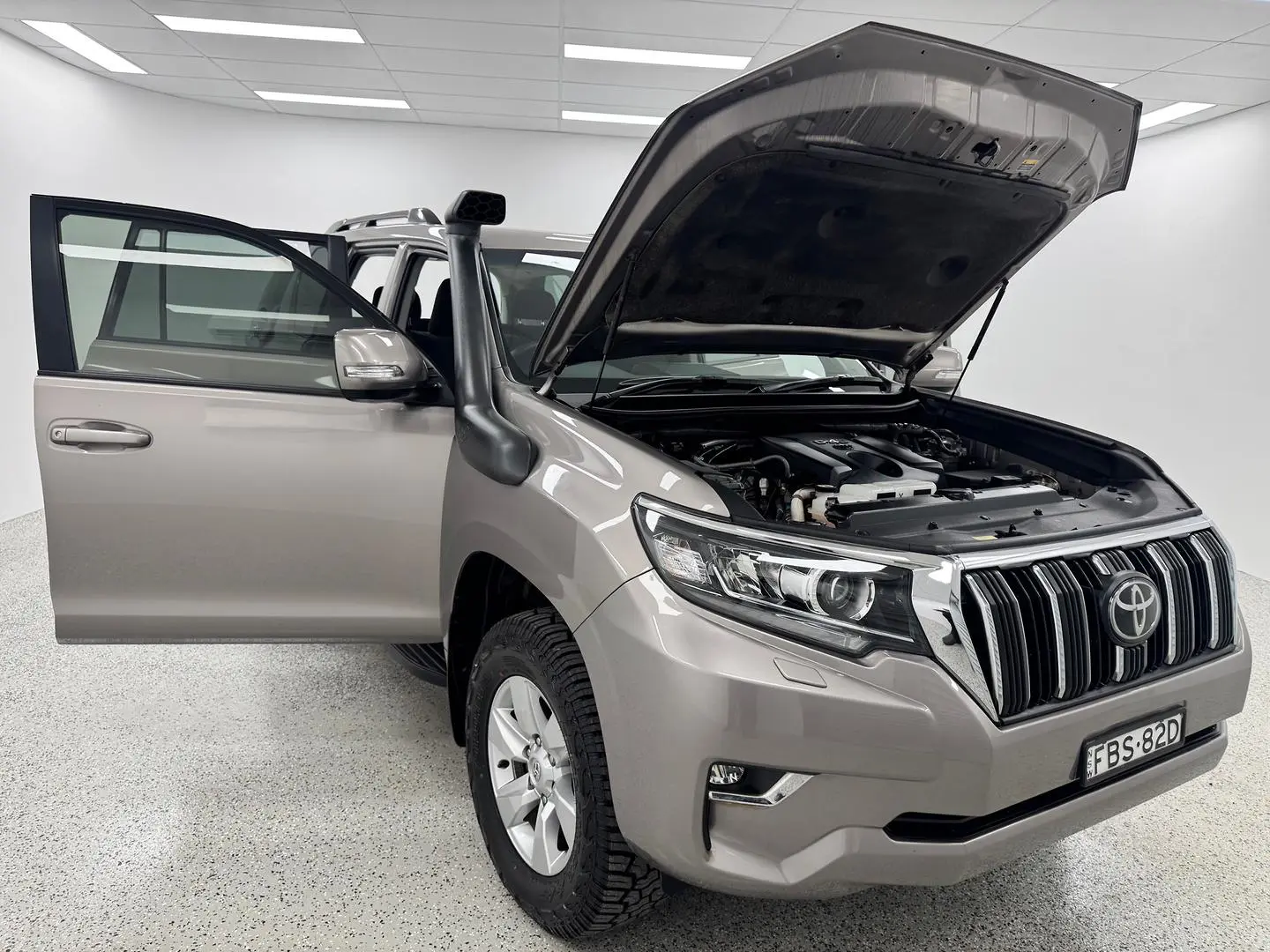 2023 Toyota Landcruiser Prado Gallery Image 7