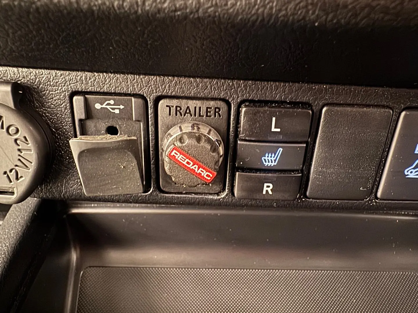 2023 Toyota Hilux Gallery Image 24