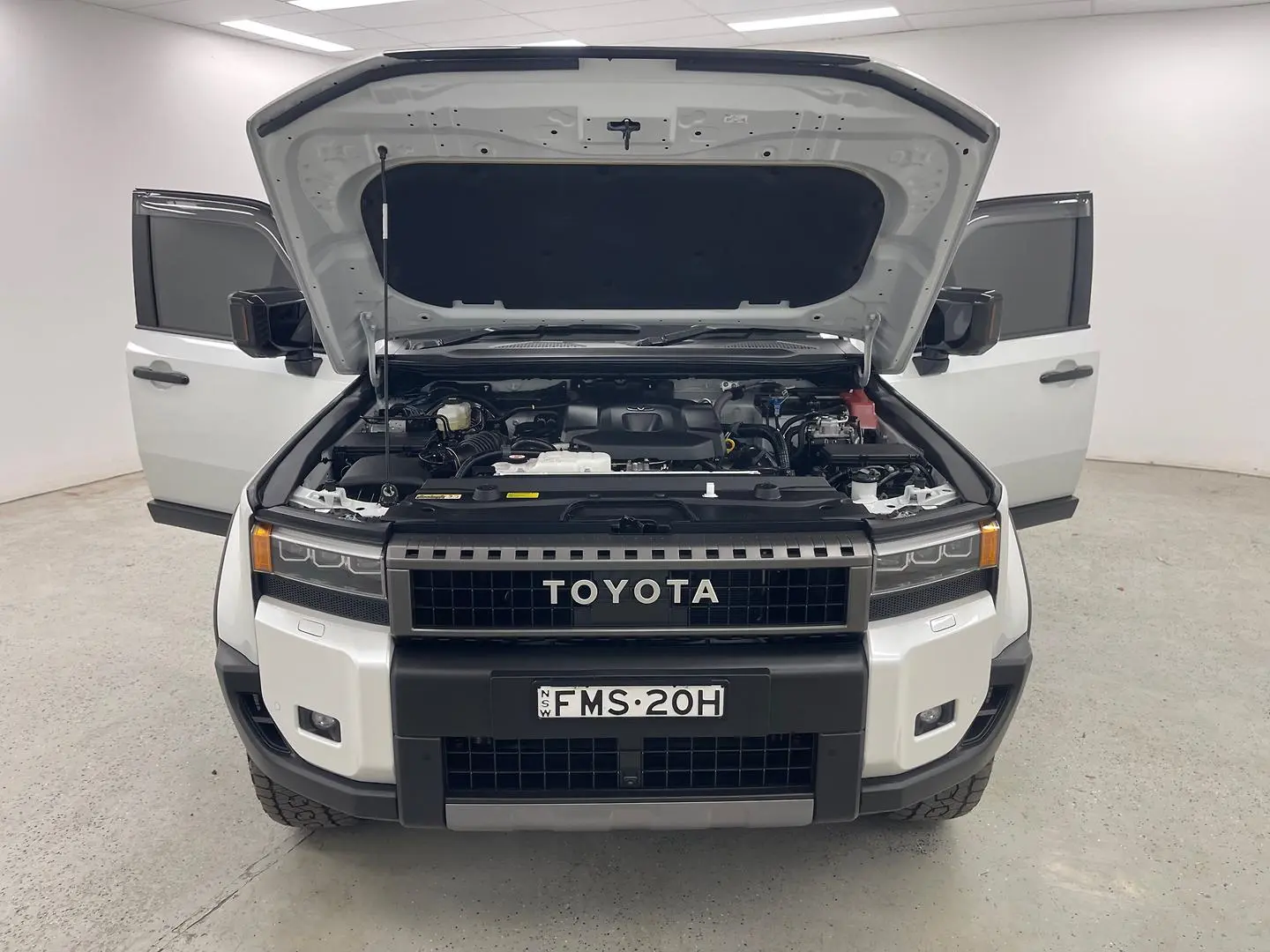 2024 Toyota Landcruiser Prado Gallery Image 14