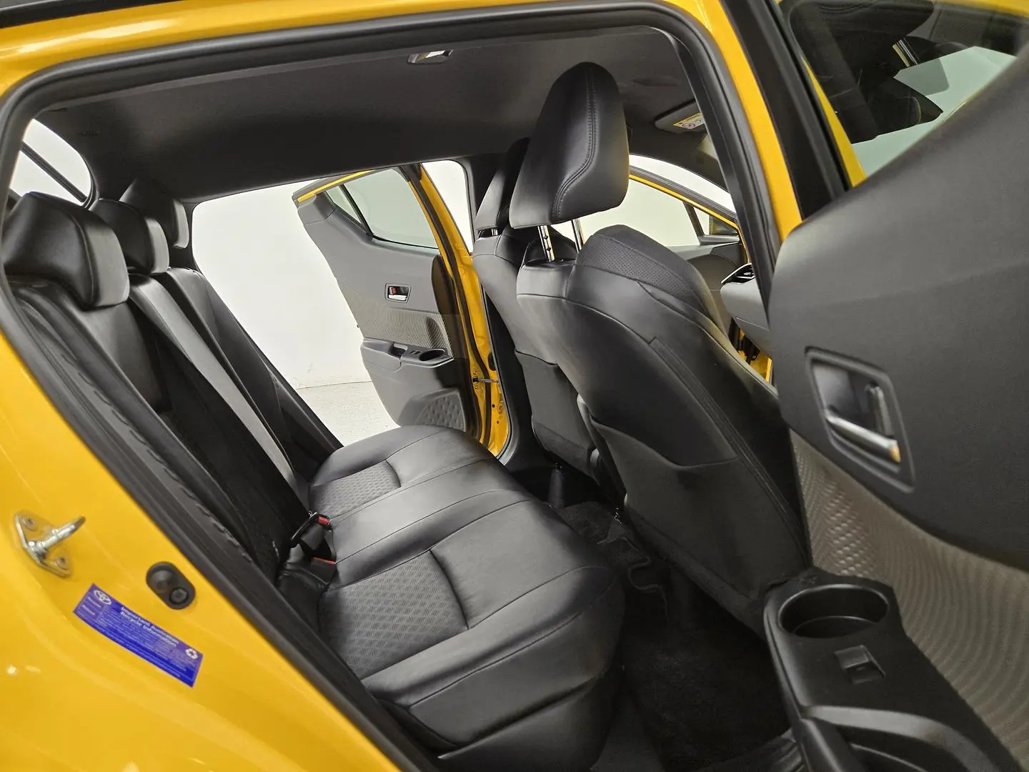 2022 Toyota C-HR Gallery Image 21