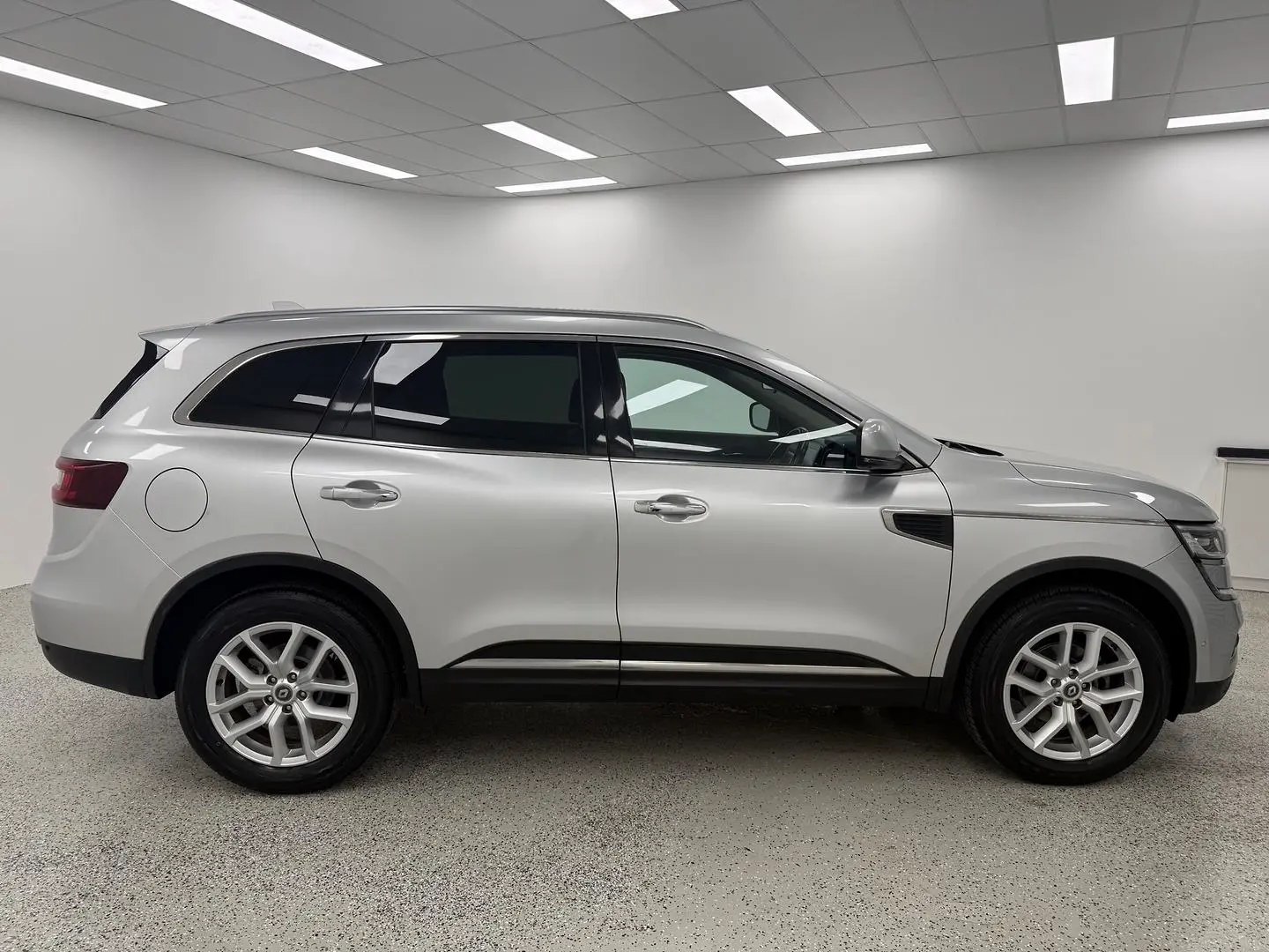 2018 Renault Koleos Gallery Image 2