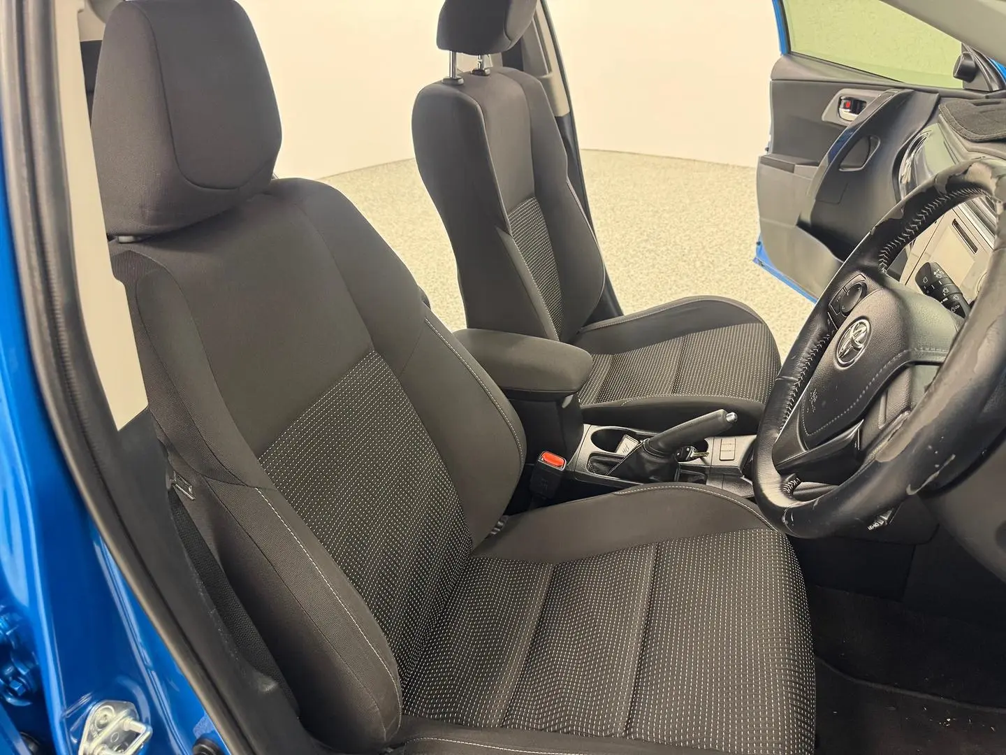 2017 Toyota Corolla Gallery Image 24