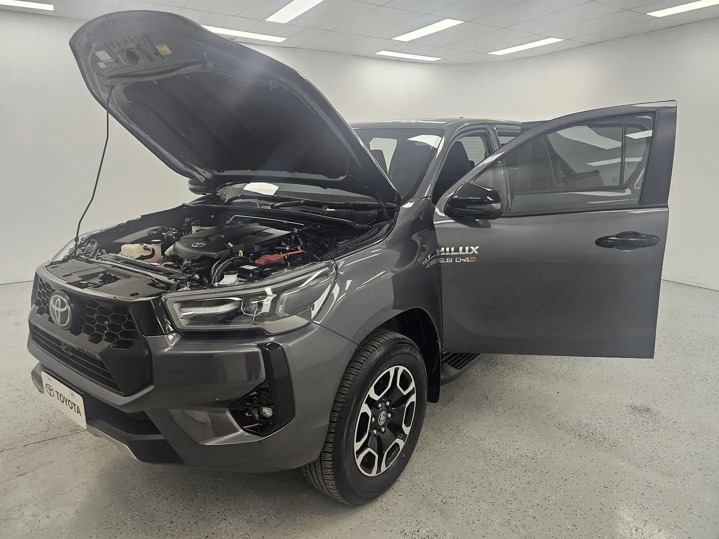 2024 Toyota Hilux Gallery Image 8