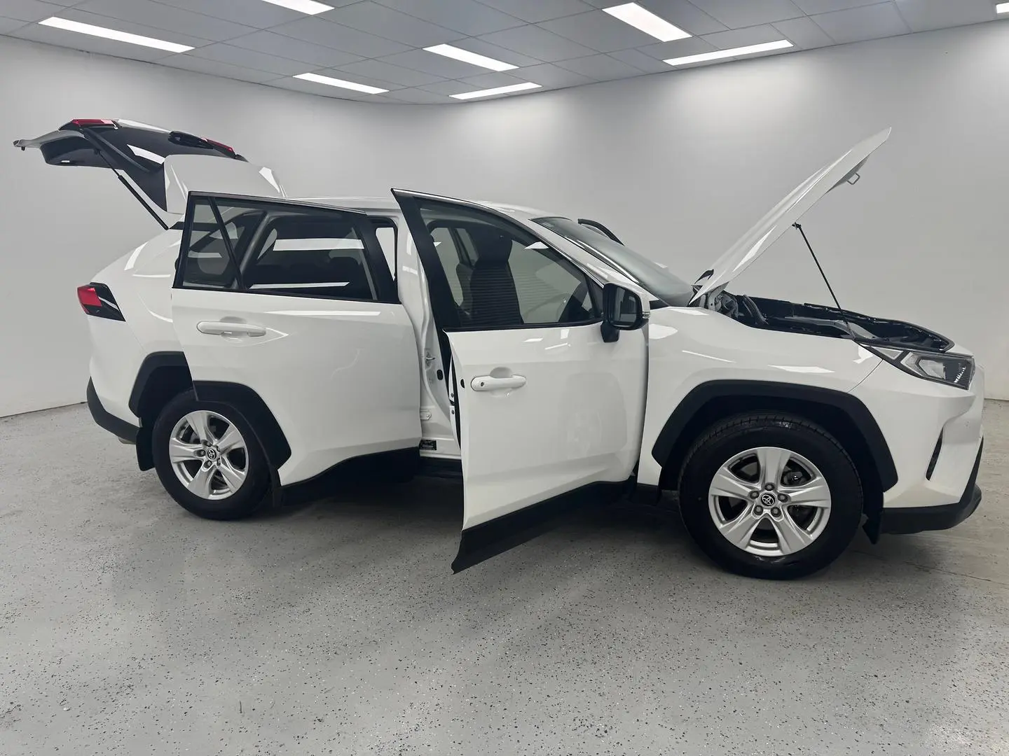 2021 Toyota RAV4 Gallery Image 8