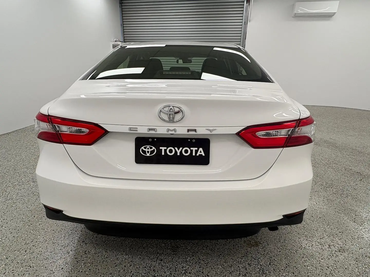 2019 Toyota Camry Gallery Image 4