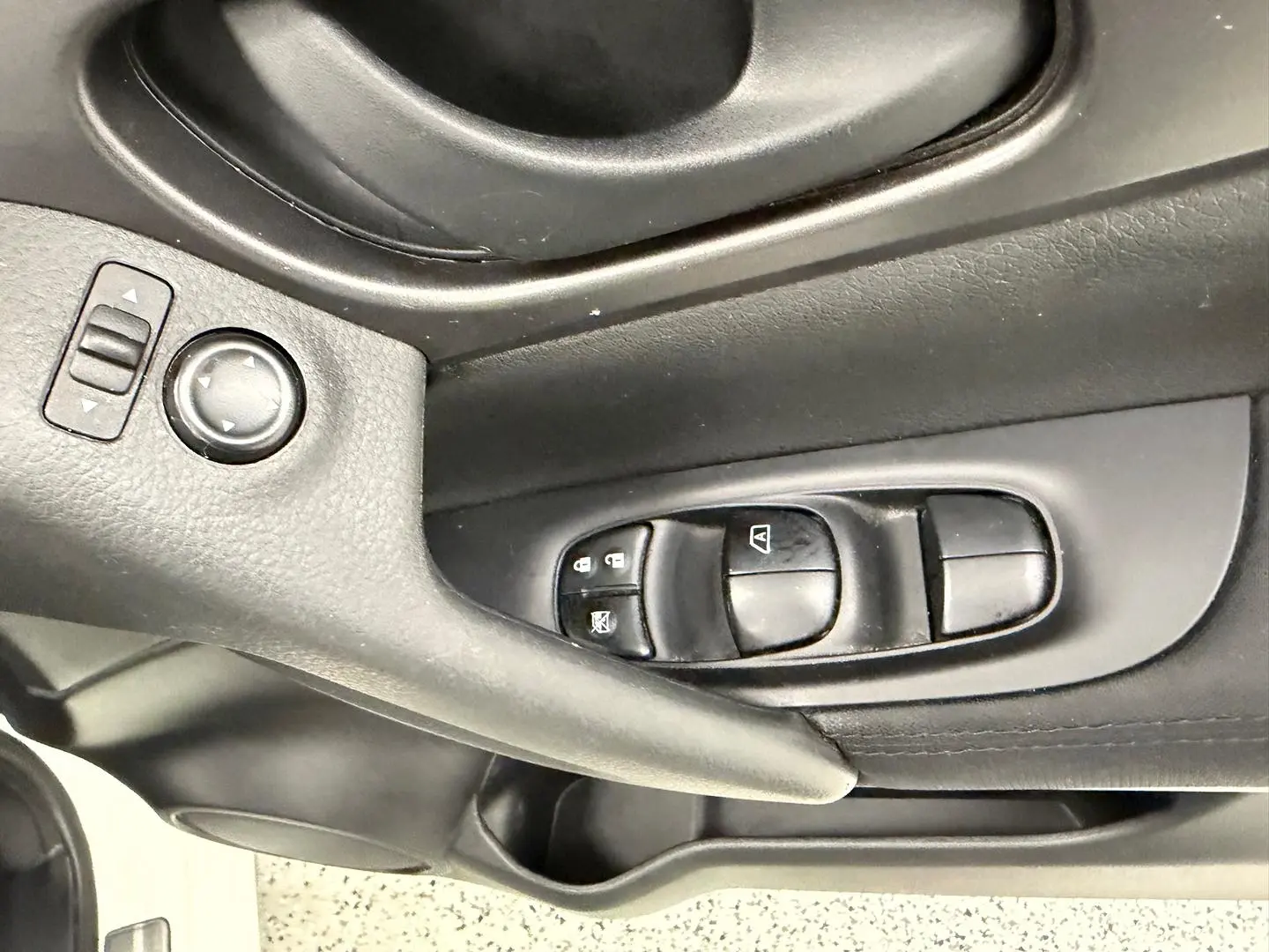 2017 Nissan QASHQAI Gallery Image 21