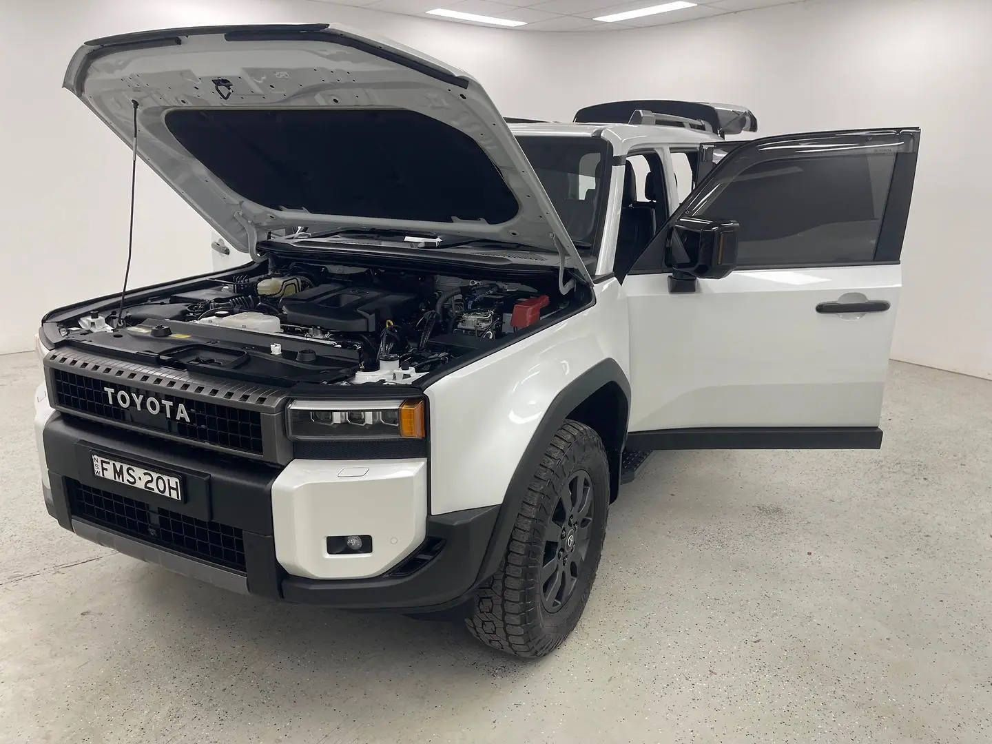 2024 Toyota Landcruiser Prado Gallery Image 13