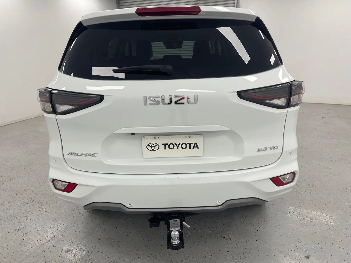 2021 Isuzu MU-X Gallery Image 4