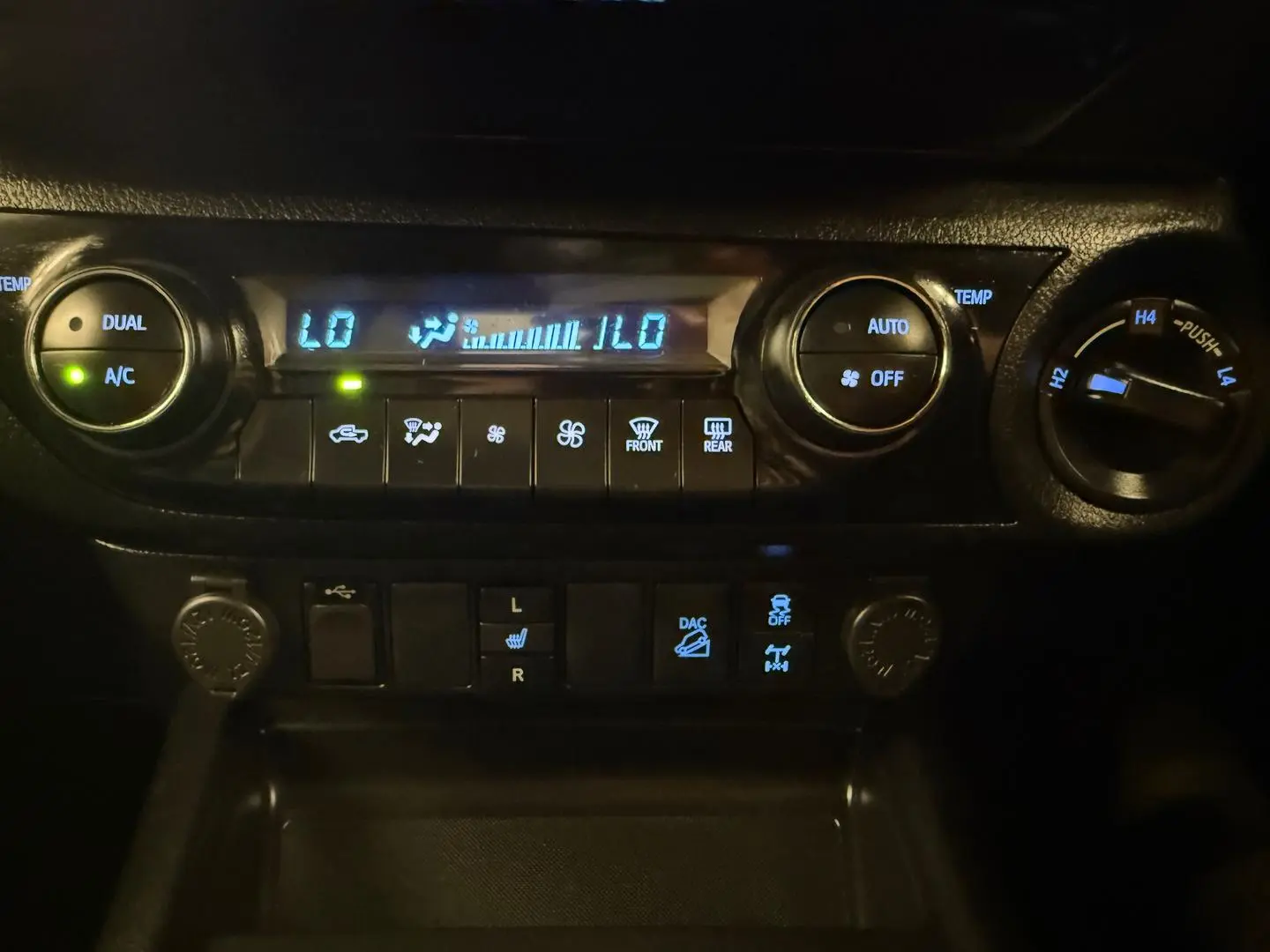 2023 Toyota Hilux Gallery Image 32