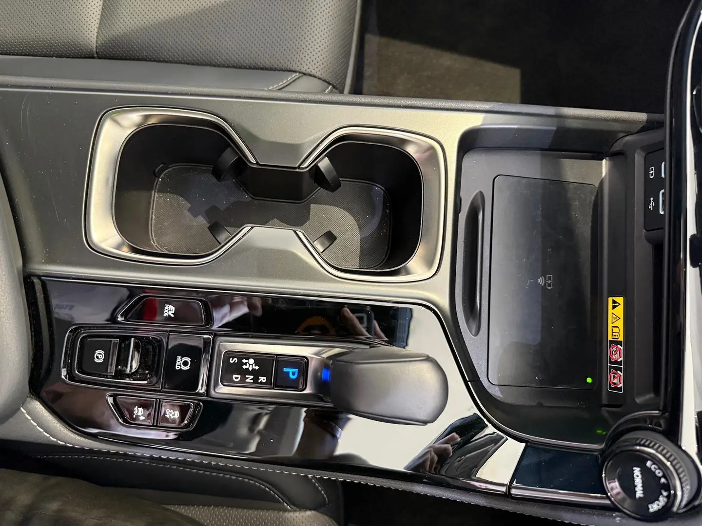 2025 Lexus NX Gallery Image 32