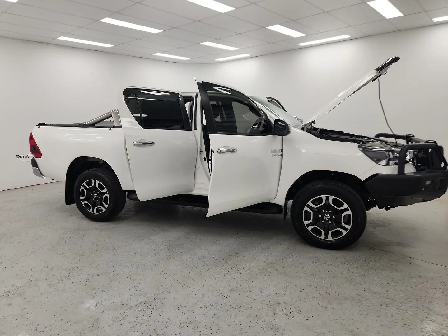 2023 Toyota Hilux Gallery Image 9
