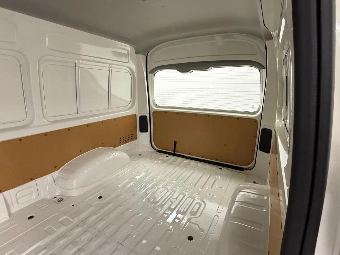 2025 Toyota Hiace Gallery Image 25